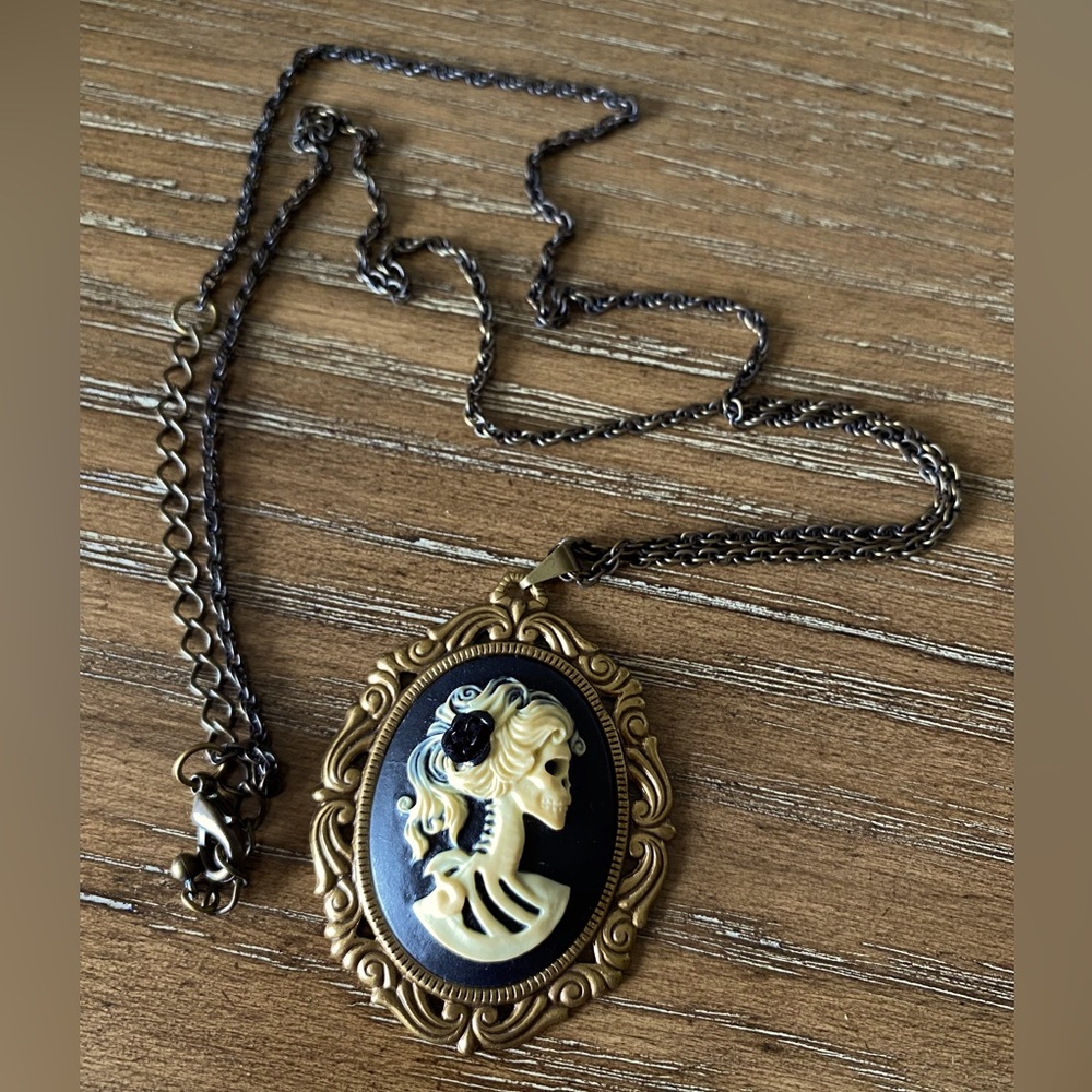 Gothic vintage style Cameo Pendant Necklace in Black and Gold
